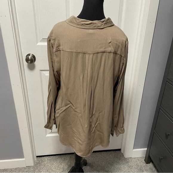 Torrid Button Up Top - Picture 2 of 6